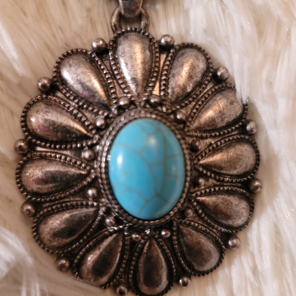 Earring and Necklace Set - Picture 2 of 3